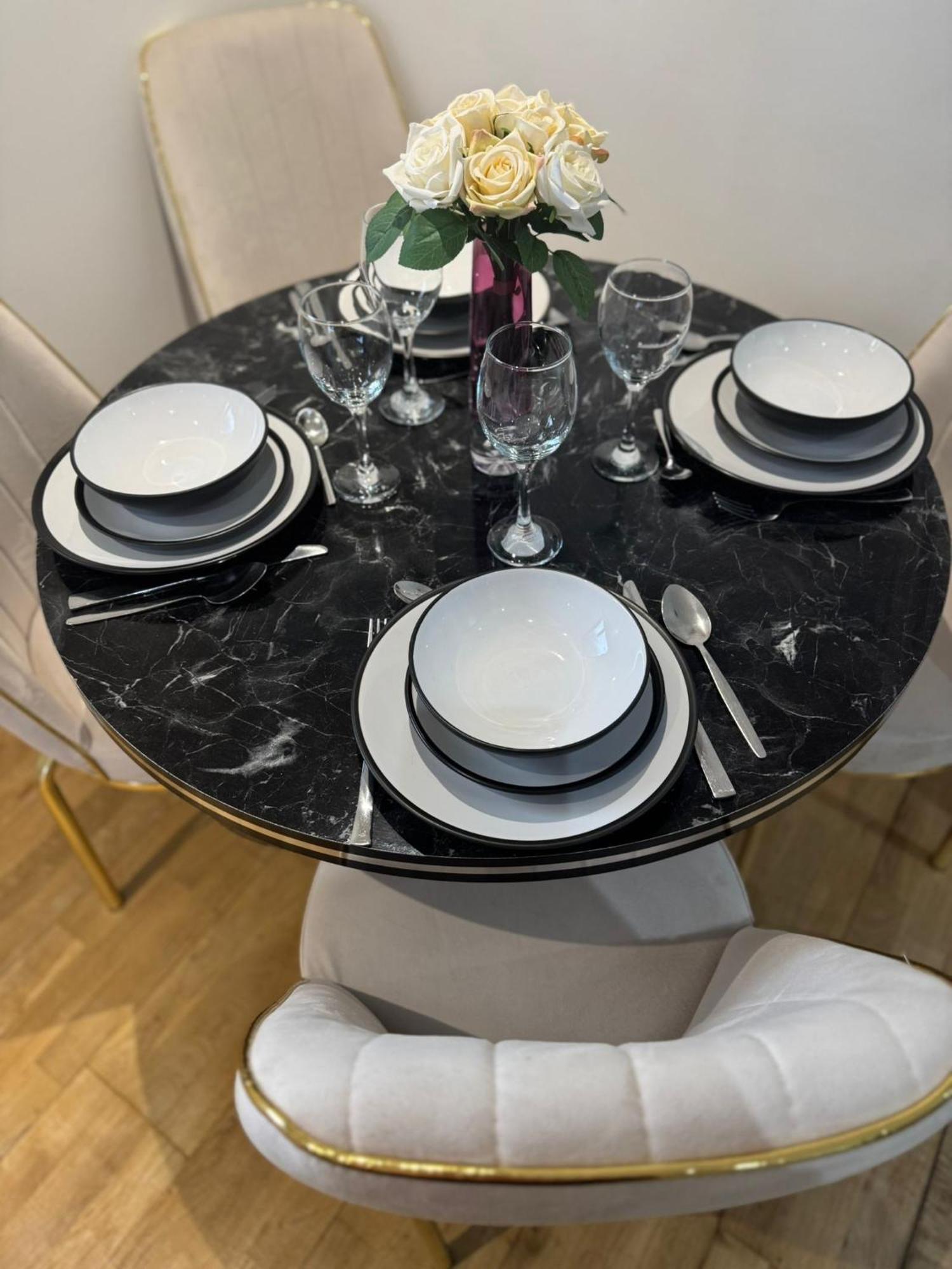 Modern Duplex Centre Apartment *